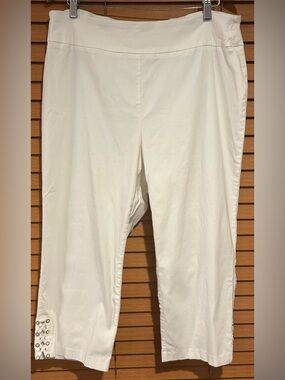 Cato White Stretch Capris with Grommet Hem size 18 W